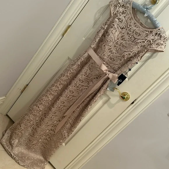 Adrianna Papell | Dresses | Adrianna Papell Champagne Lace Gown | Poshmark Adrianna Papell | Dresses | Adrianna Papell Champagne Lace Gown | Poshmark
